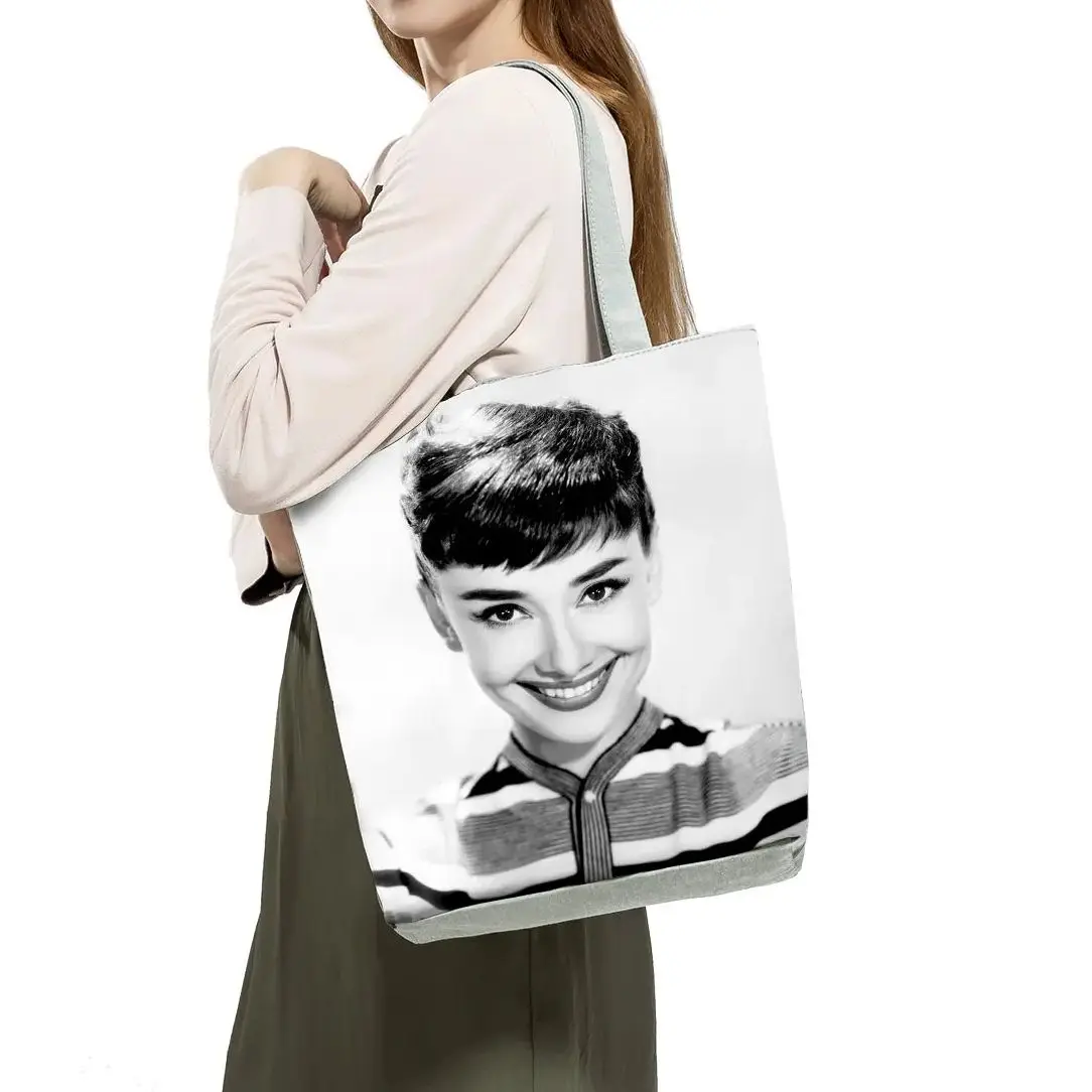 Audrey Hepburn che soffia bolle Borsa stampata Borse a tracolla