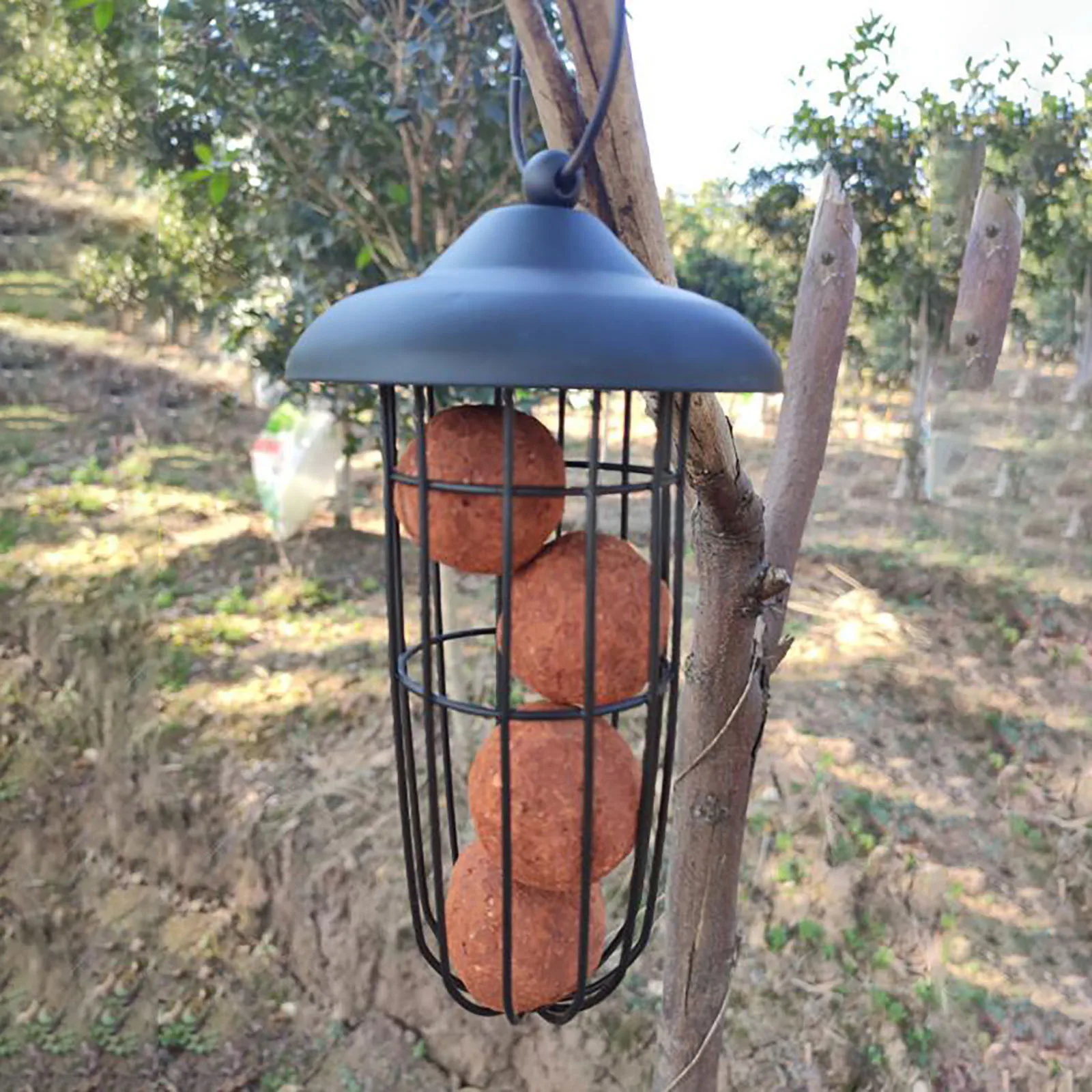 Metal Bird Feeder Outdoor Hanging Type Metal Windproof Ball Feeder Creative Hummingbird Divider bird feeder