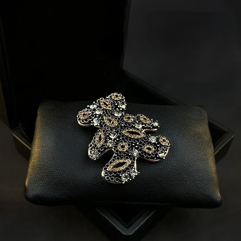 High-end Vintage Bear Cartoon Brooch for Women Suit Exquisite Luxury Brooch Personality Rhinestone Jewelry Accessories Pin Gifts