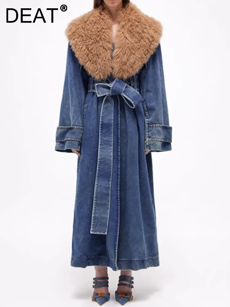 

DEAT Fahsion Women Denim Overcoat Fur Collar Belt Patchwork Pockets Loose Split Thick Warm Windbreaker Winter 2024 New LM1040
