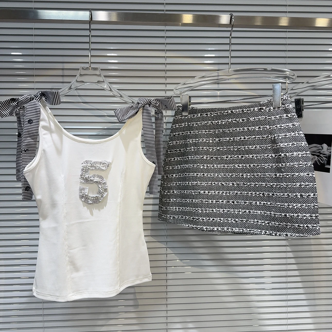 

2024 Summer New Miu Style Bow Small Fragrant Stripe Tie up Small Tank Top+Thick Tweed Skirt Set for Women