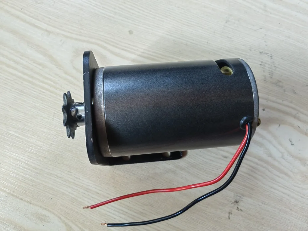 Permanent magnet DC generator 48V 60V 72V with 410 sprocket 550W with lamp charging regulator