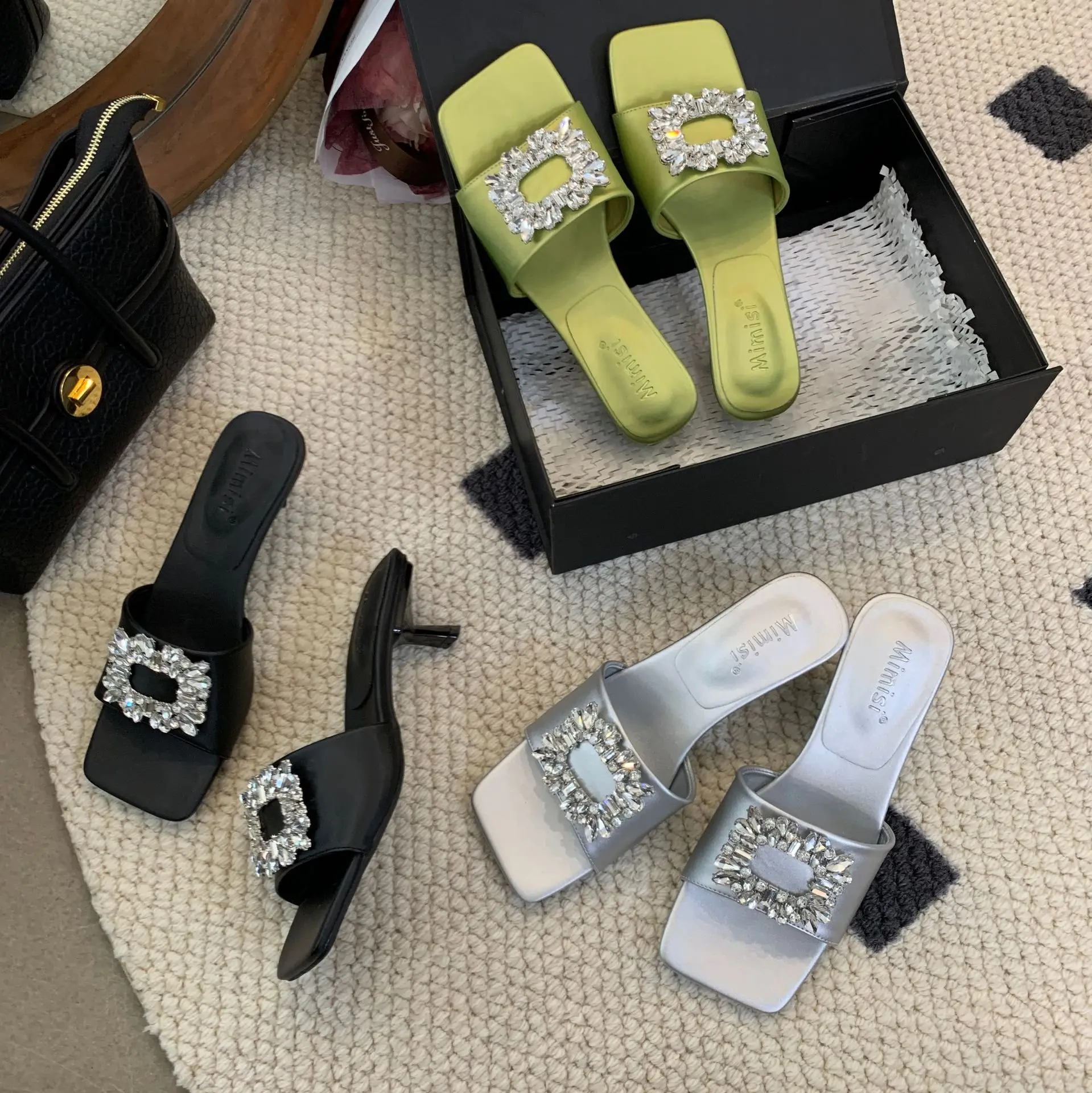 

Женские шлепанцы на высоком каблуке, уличные сандалии с квадратным носком, низкие резиновые шлепанцы, блестящие сланцы, гавайский желе, Crys, 2024