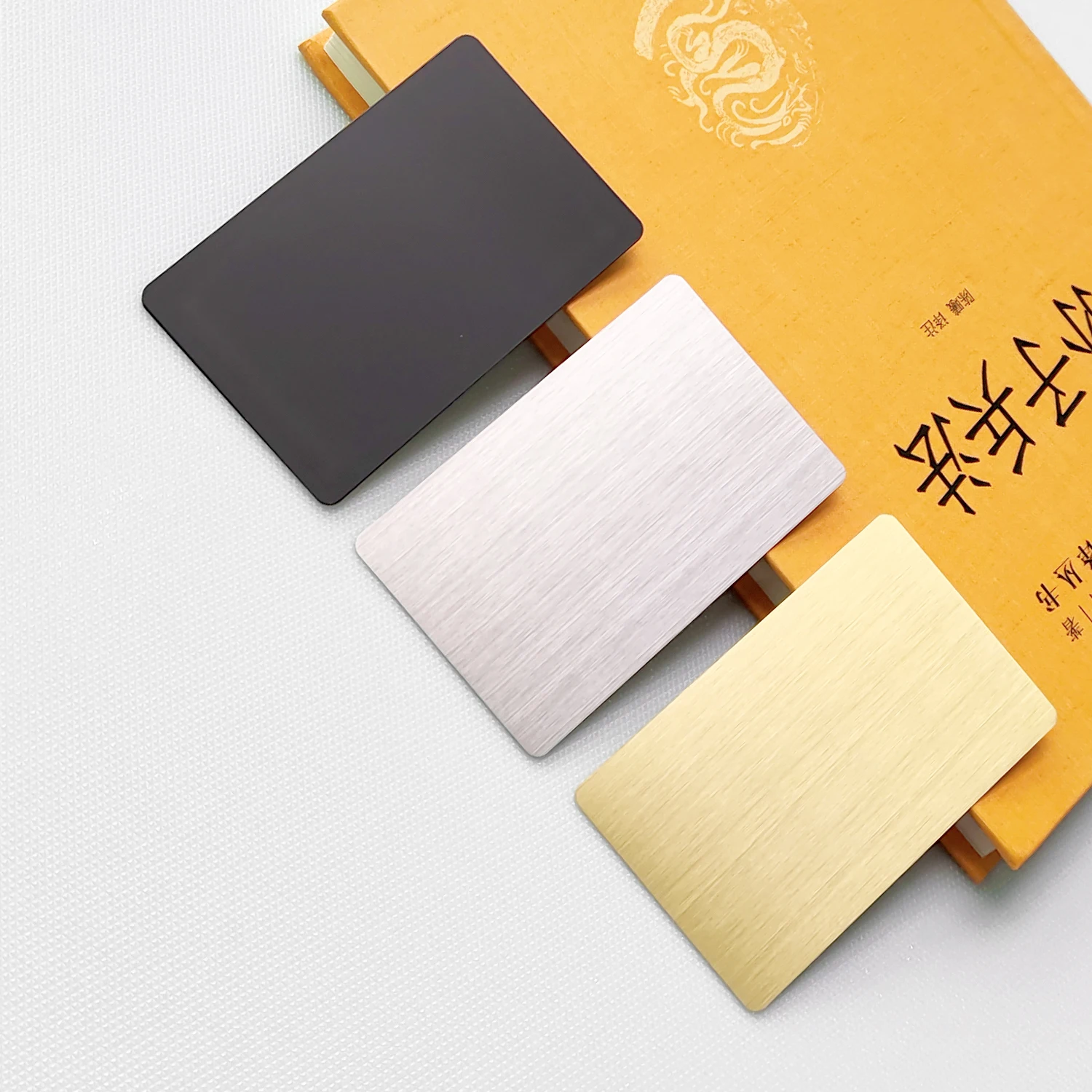 216 칩 포함 NFC 카드, 13.56MHz 주파수, 888 바이트 스토리지, PVC 및 레이저 인쇄 가능 금속 마감, 5 팩