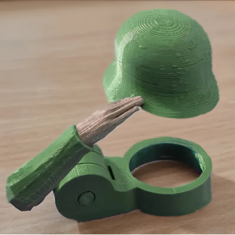 Creative Soldier Salute Beer Bottle Helmet Dust-proof Lid Saluting Pose Beer Bottle Cap For BBQ Party Bar Enthusiasts Gift beer bottle caps