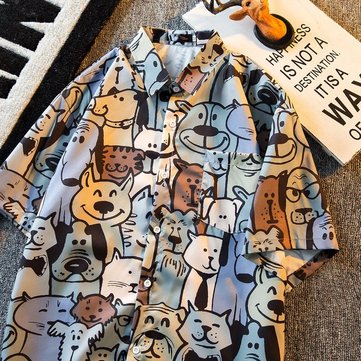 Men's Japanese cartoon graffiti short sleeved shirt men's summer thin ice silk loose casual fashion couple shirt
