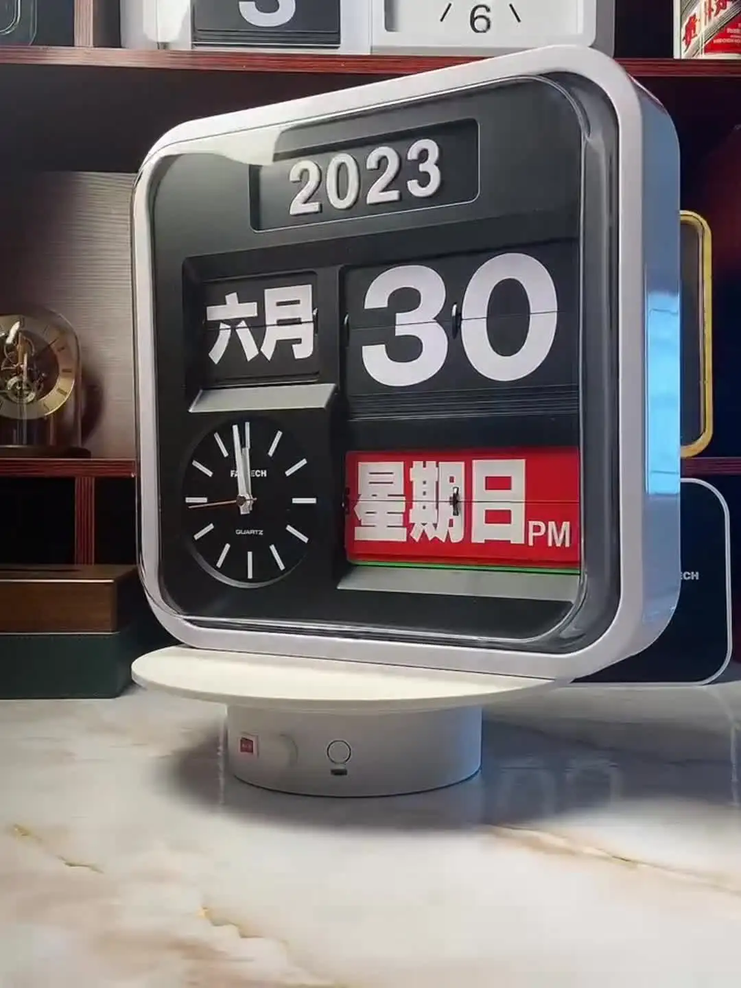 Fartech Medium 32cm Automatic Flipping Clock Creative Fashion