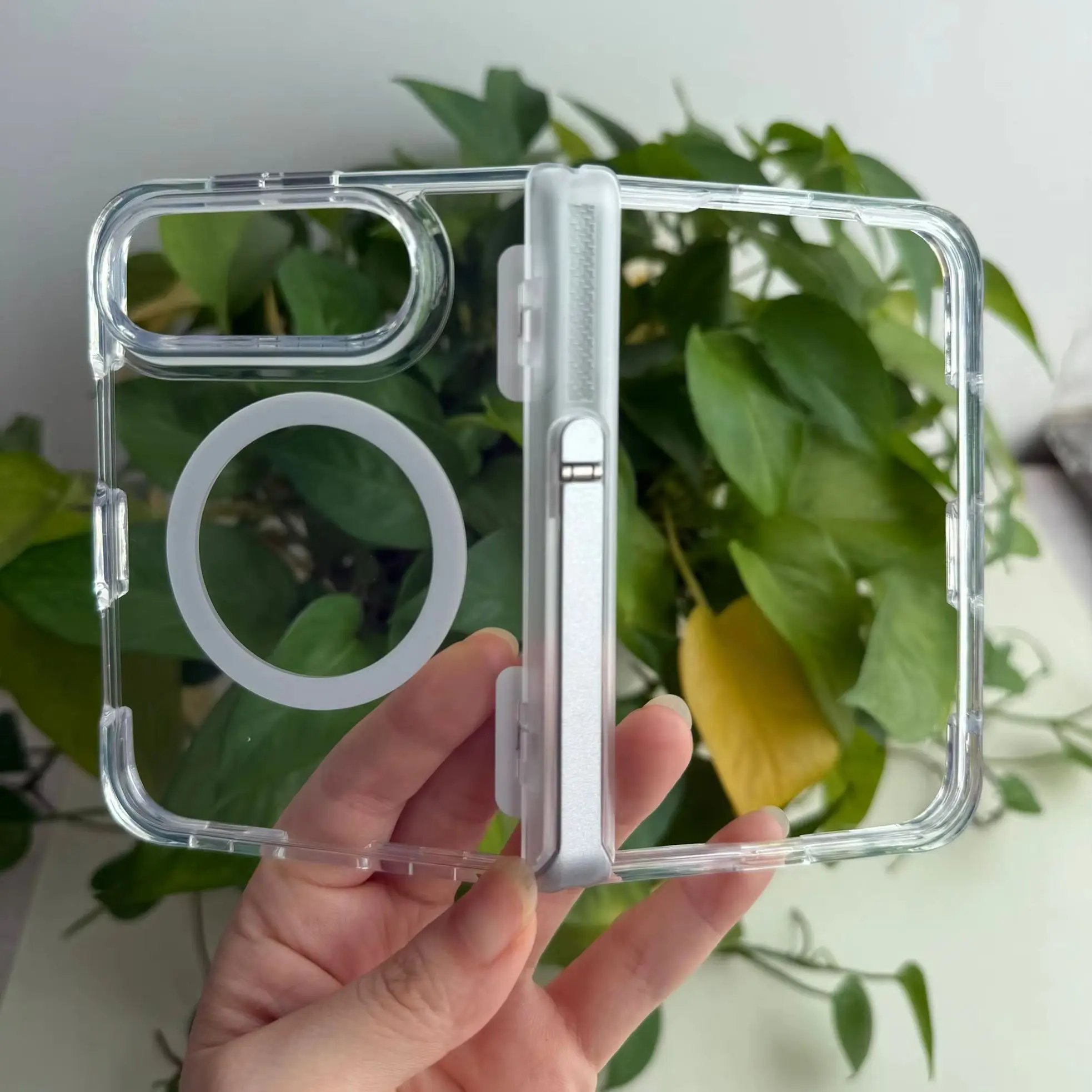 Duo Magnetic Crystal Clear Ultra-Slim Folding Case with Stand