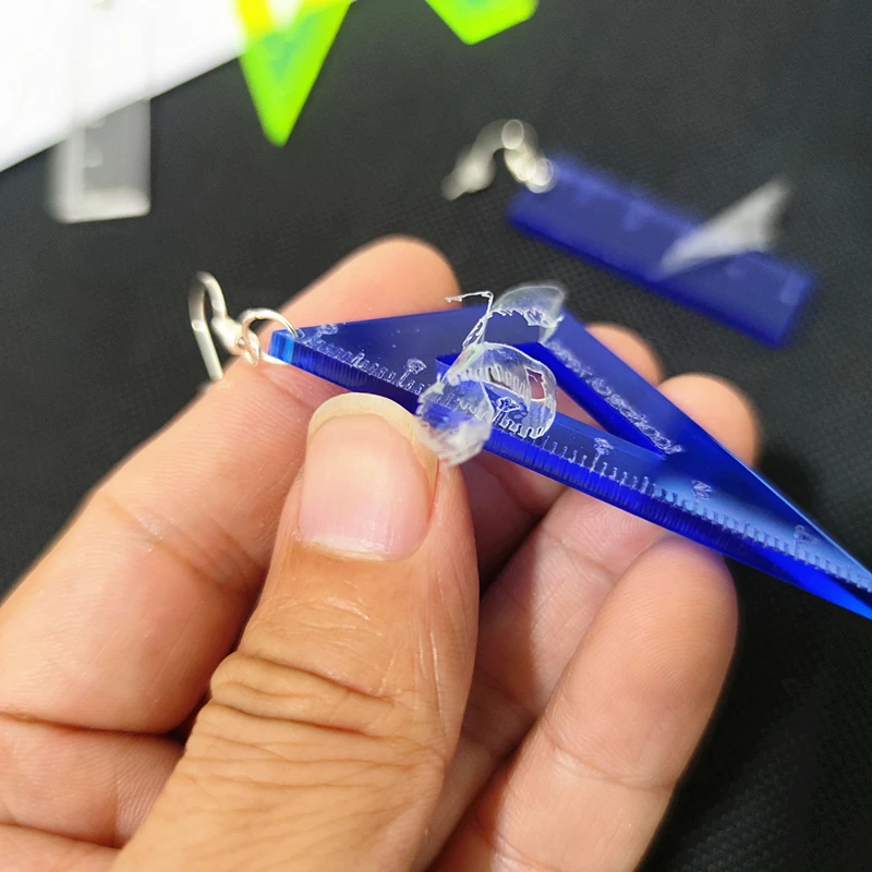 KUGUYS Acryl-Ohrringe mit klarem Neon-Dreieckslineal für Frauen, niedlicher, interessanter Schmuck, Modeaccessoires – Detail 8