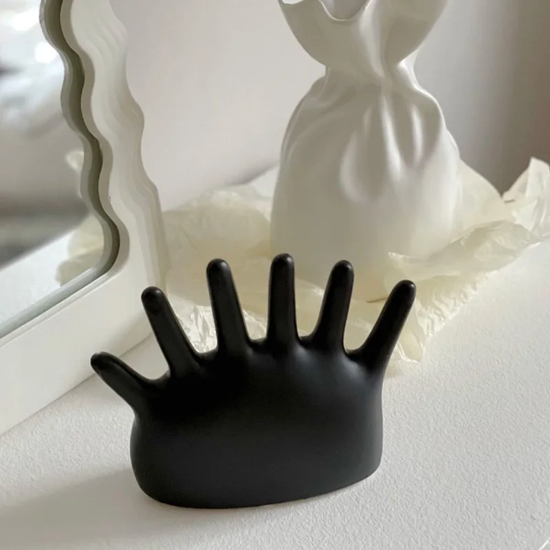 2022 Newly Paint 6 Fingers Resin Medium Rings Necklace Jewelry Display Stand Side Portrait Model Earrings Necklace Display Prop
