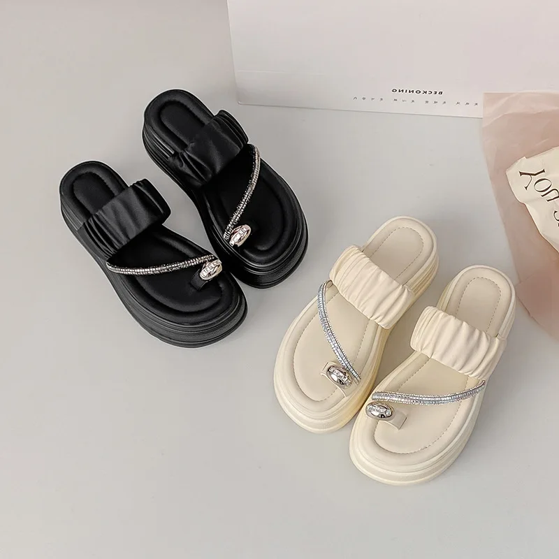 

Блестящие шлепанцы для обуви, резиновые шлепанцы на платформе, желе 2024, гавайский Римский стиль, скандалы из искусственной кожи с кристаллами