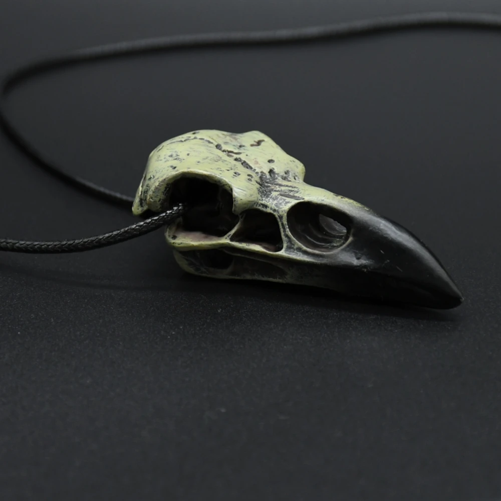 Goth Raven Skull Necklace Resin Replica Raven Magpie Crow Poe Gothic Gift,Halloween Raven Skull Necklace