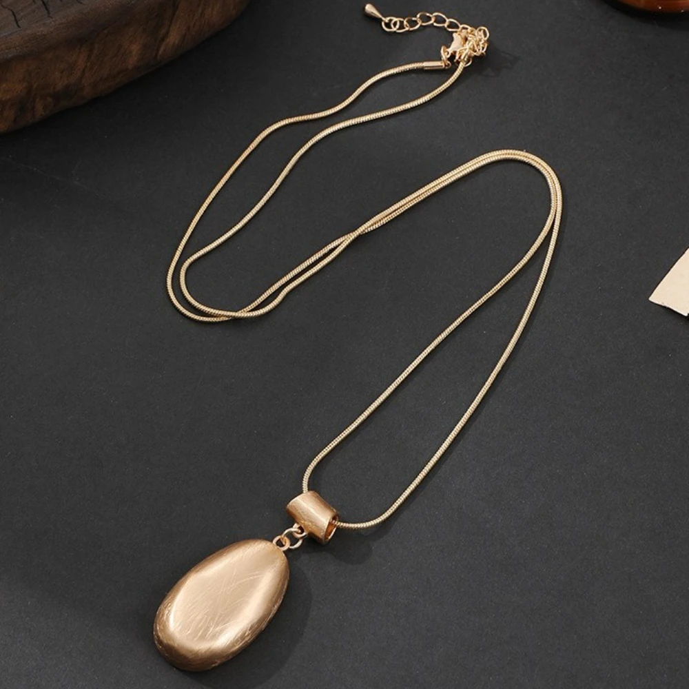 Ovale Anhänger Legierung Einfache Retro Weibliche Persönlichkeit Mode Vielseitig High Sense Halsketten Schmuck