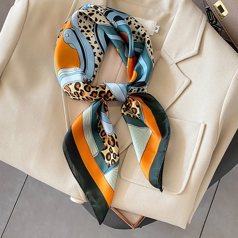 

Luxury Travel Leopard Print Scarves 2022 Female Beach Small Headcloth New Style 70X70CM Kerchief Four Seasons Fashion Silk Scarf