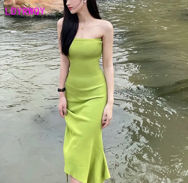 

2023 Summer New Vintage Hong Kong Style Sexy One Line Neck Laptop Wrap Hip Irregular Knit Dress