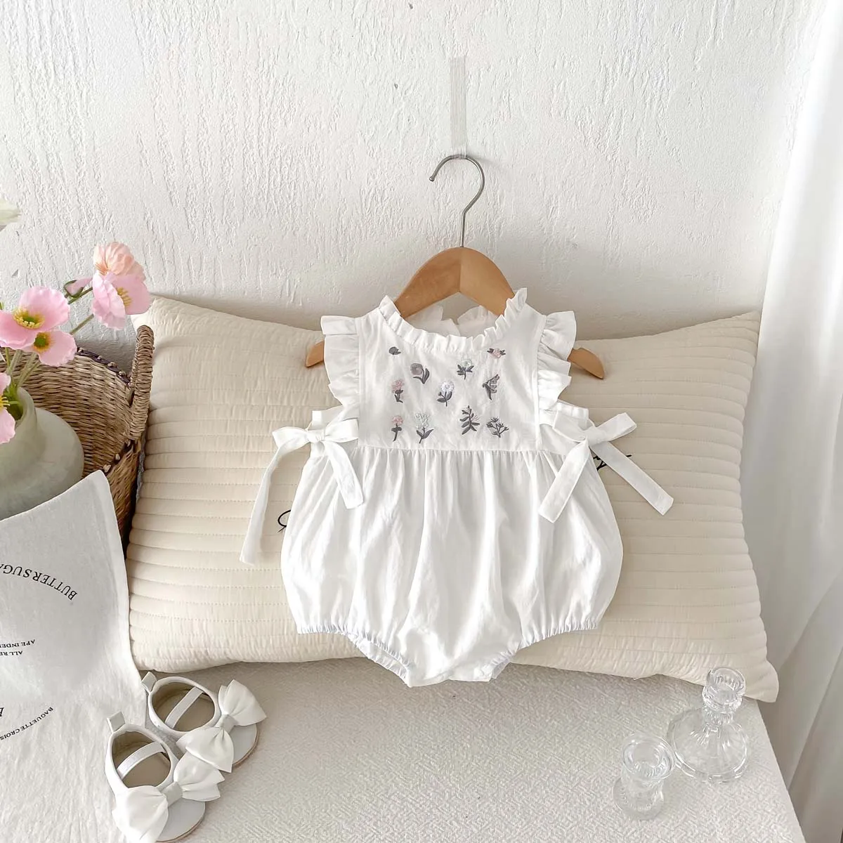 Summer baby girl sweet and cute embroidered floral side bow jumpsuit, baby girl sleeveless thin lace collar jumpsuit, suitable f 1