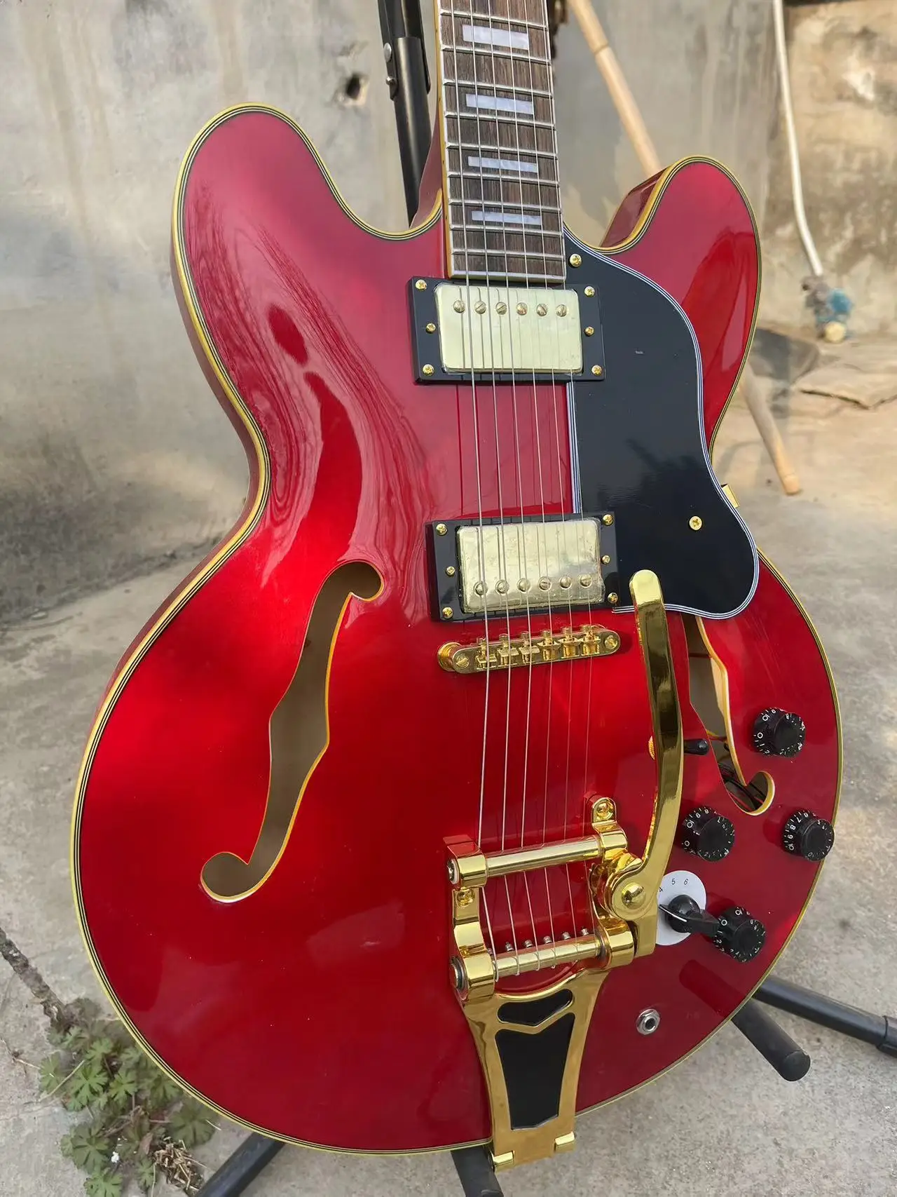

Free shipping factory customized white FALCON 6120 semi hollow jazz tuning console tremolo electric guitar