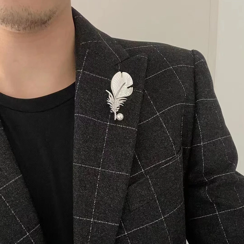 

Feather Corsage High-grade Pearls 7-8mm Coat Brooch 2022 New Fashion High-end Women's Luxury Noble Pins Accessories