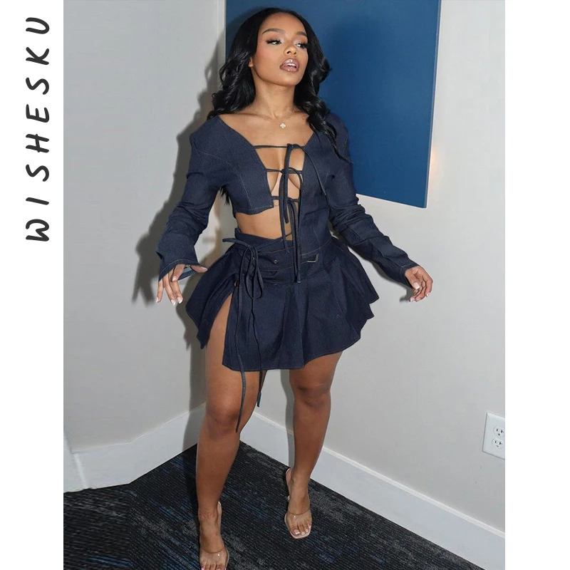 

Женский джинсовый комплект из двух предметов, модный привлекательный нестандартный укороченный топ на шнуровке с кулиской и плиссированная мини-юбка с высоким разрезом, весна 2024