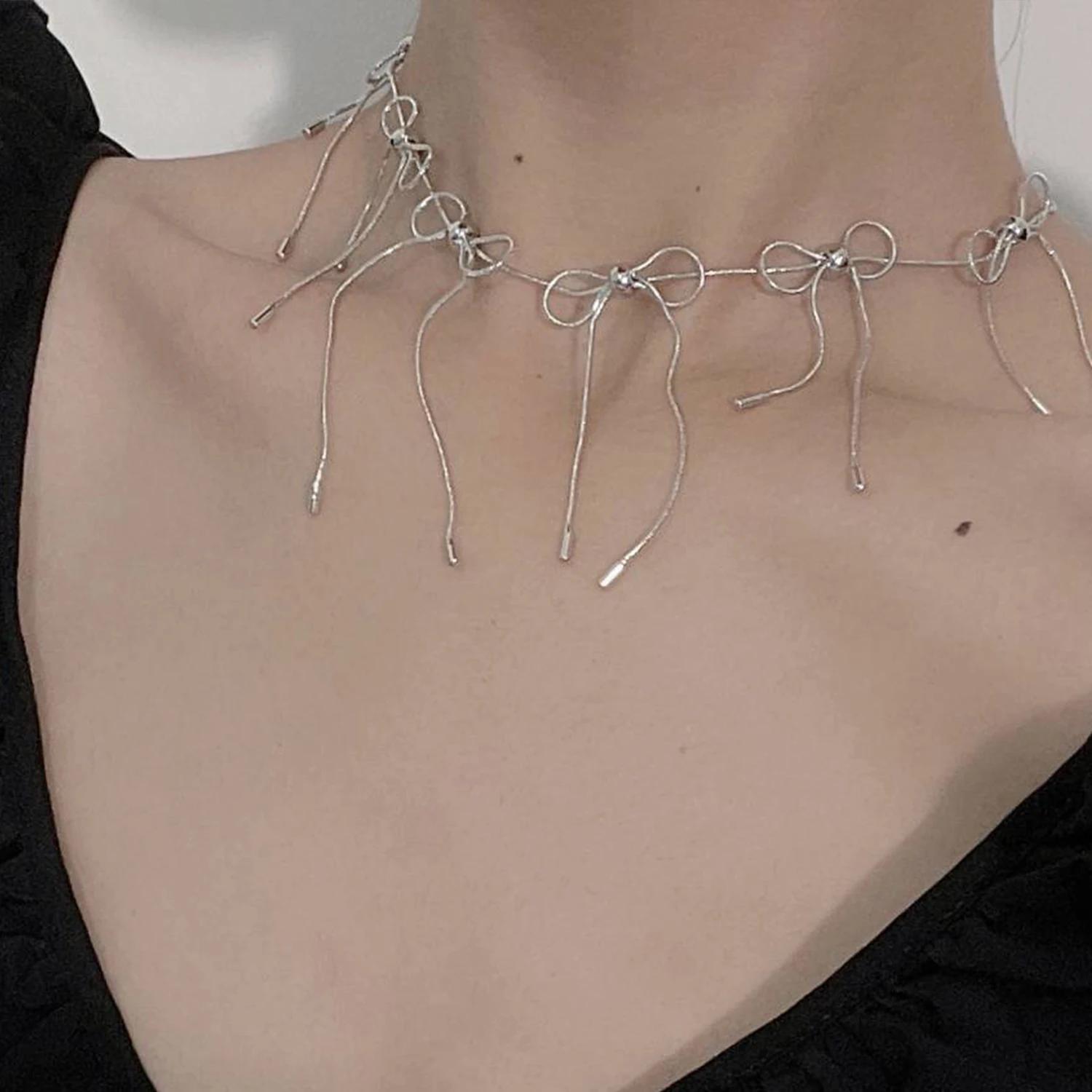 

Silver Color Bow-knot Short Choker Female Clavicle Chains Collar Choker Necklace Fashion Simple Delicate Y2k Party Jewelry