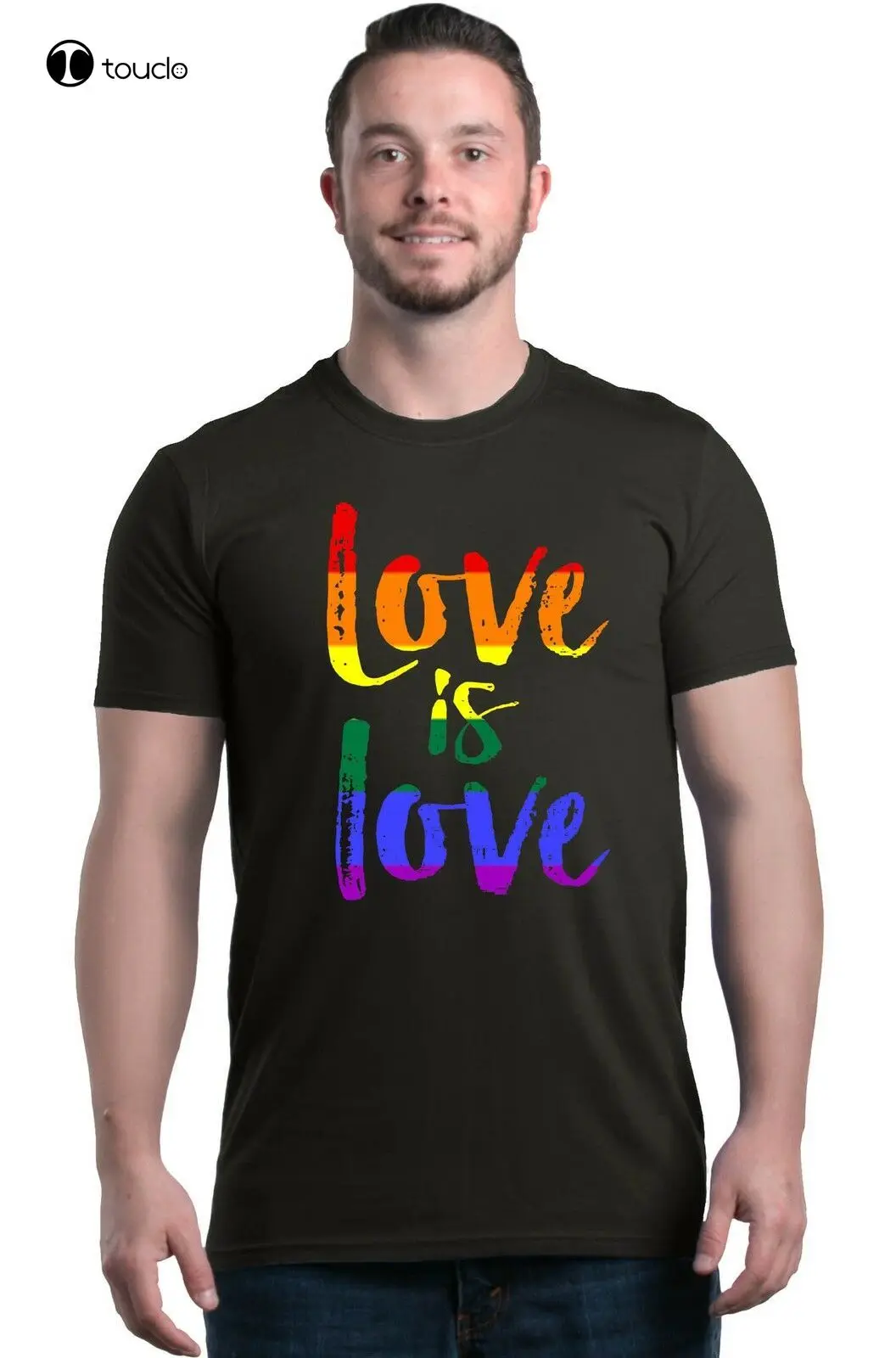 

Футболка с надписью «Love Is Love»