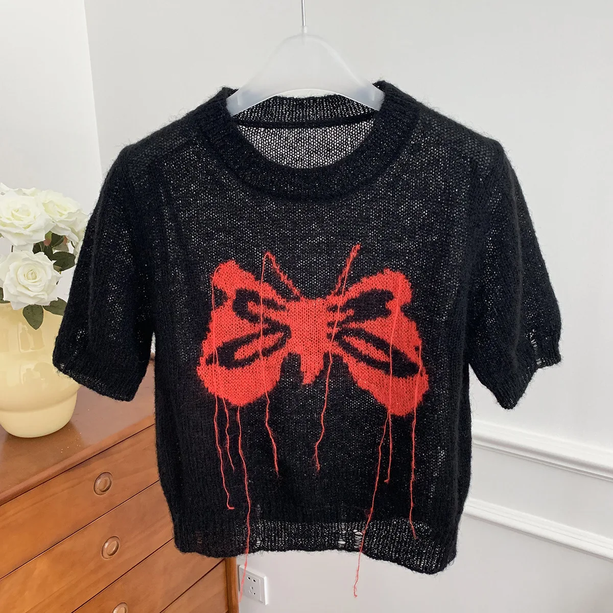

2023 autumn and winter new butterfly jacquard pattern holes to do old round neck short-sleeved sweater sweater