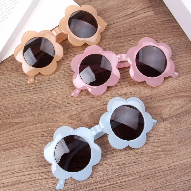 Kids Sunglasses Children Sunglasses Girls Flower-Shaped Translucent Jelly Sunglasses UV Protection Kids Summer Eyewear Outdoor Party Lightweight Comfortable Toddler