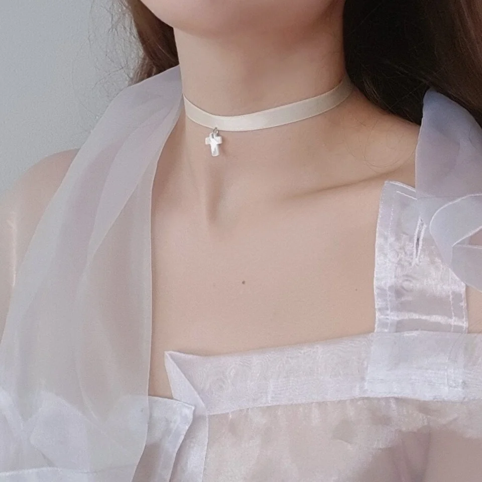 TseenYi Collana girocollo in pizzo traforato con motivo floreale, collana elastica per clavicola, gioiello gotico per donne e ragazze (nero