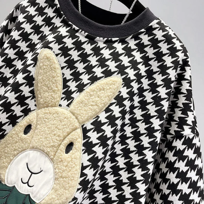 Autumn Pullover Womne Cartoon Rabbit Embroidery Luxury Designer Oversized Top Chessboard Plaid Thickened Winter Sweater Female C