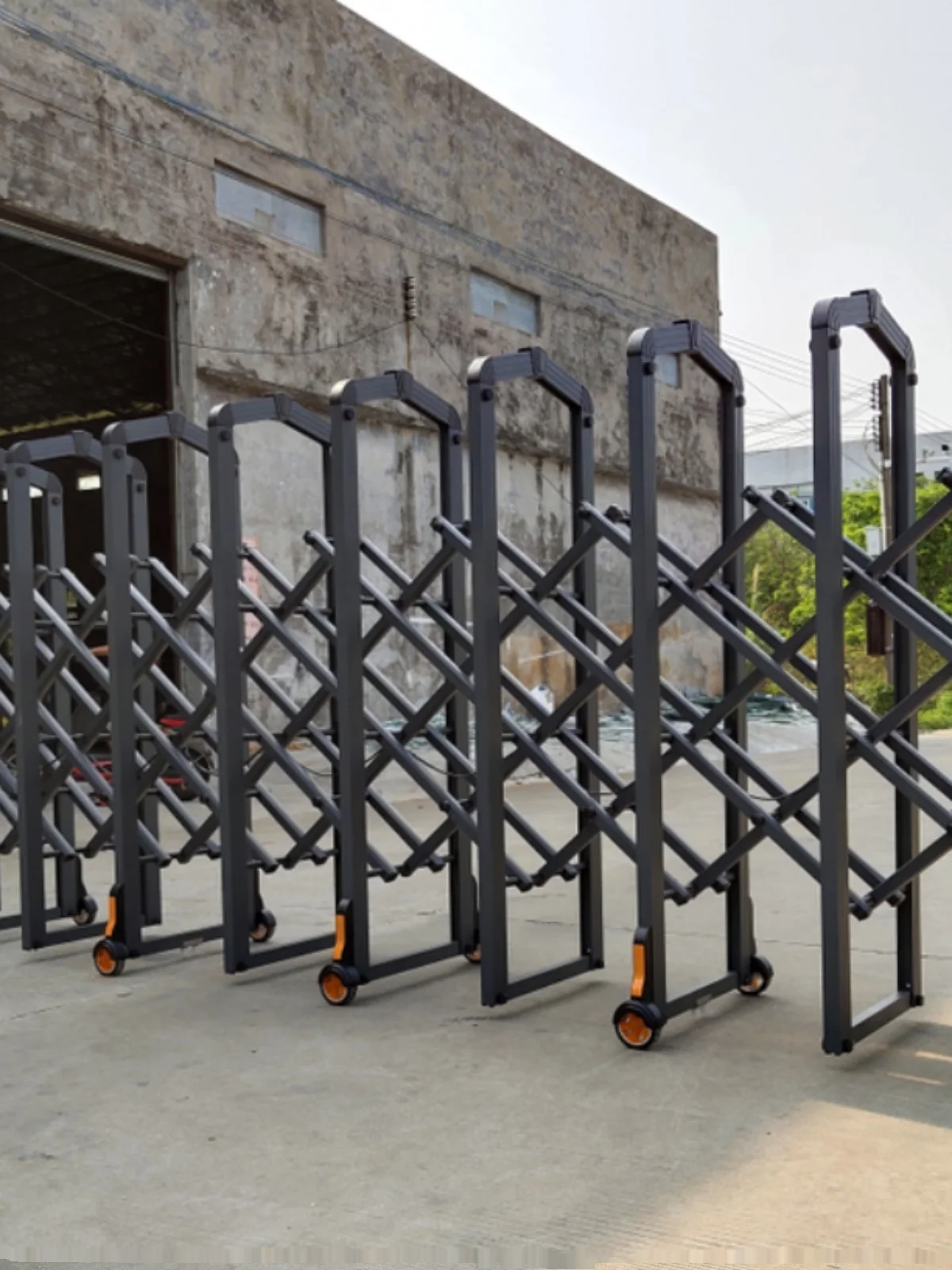 Yisu aluminum alloy electric telescopic door, electric gate, automatic contraction folding door, kindergarten community 4