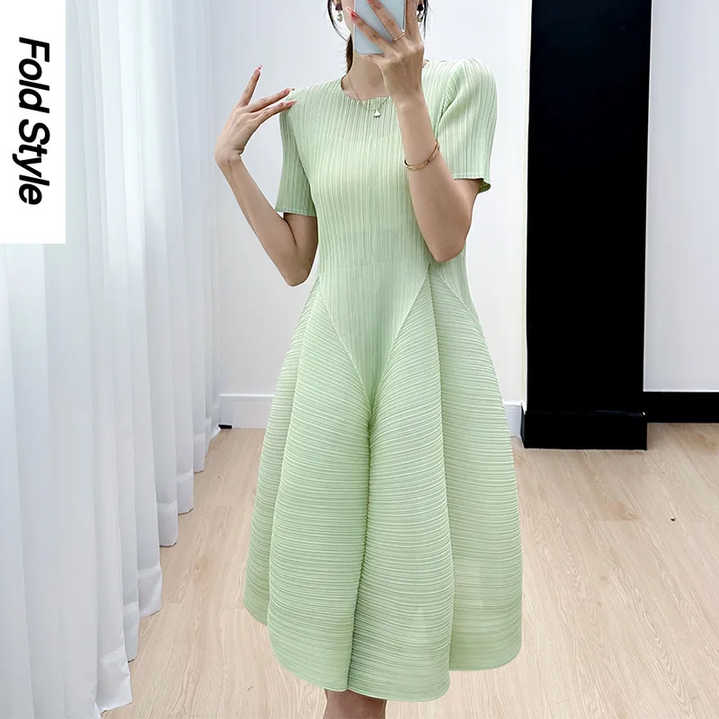 

Miyake Simple, Comfortable, Casual, Slim Fit, Gentle Temperament, Round Neck, Flower Bud Dress, Women's 2024 Summer New Fold