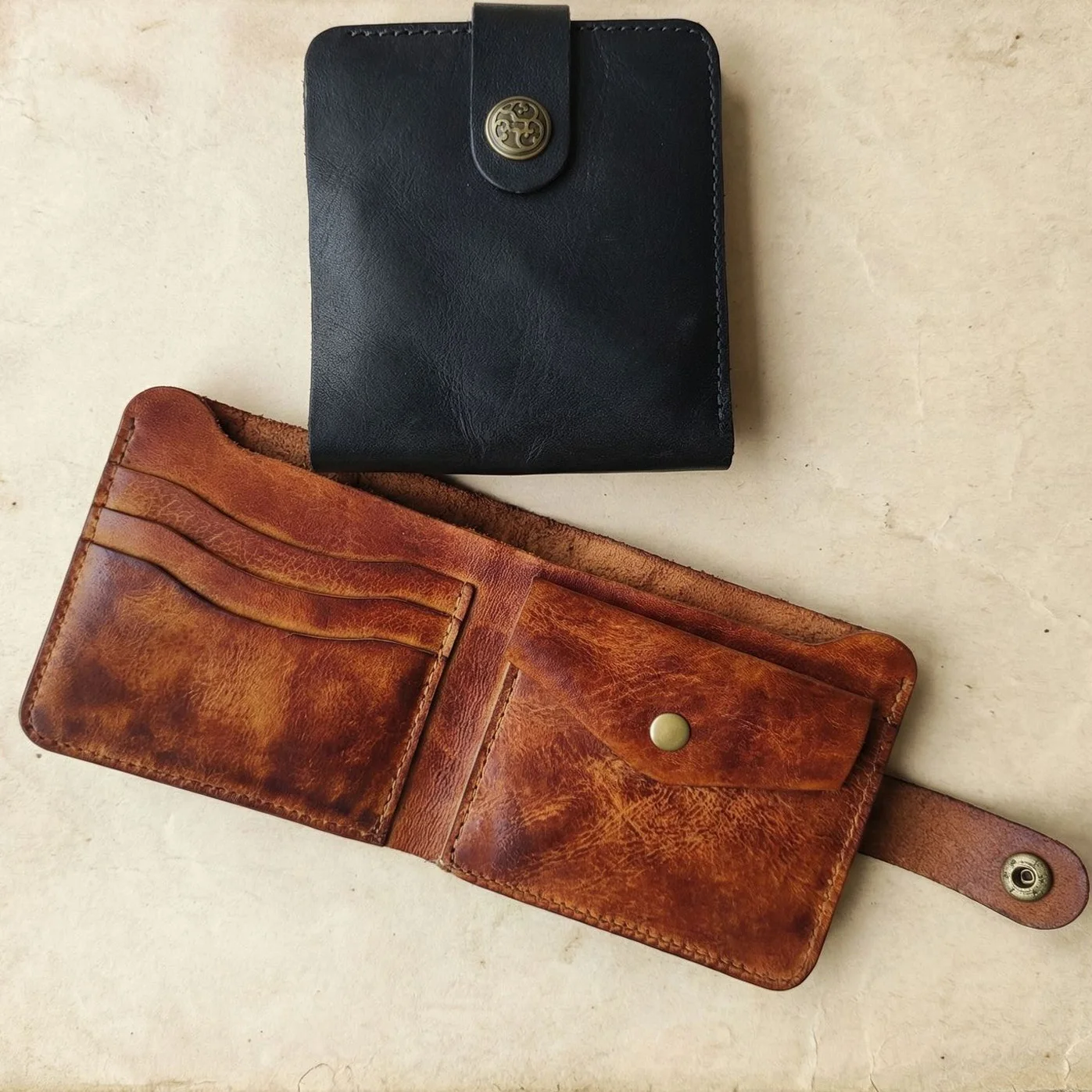 Vintage Slim Bifold Men's Wallet - Handmade Vegetable Tanned Leather with Coin Pocket, Personalized Gift