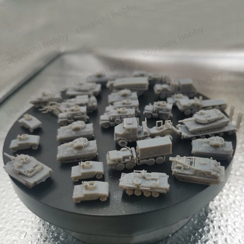 1Set 1/350 Scale Uncolored Military Vehicle Model Kit Miniature Static Classic Tank Toys for for Practicing Painting DIY Hobby 2