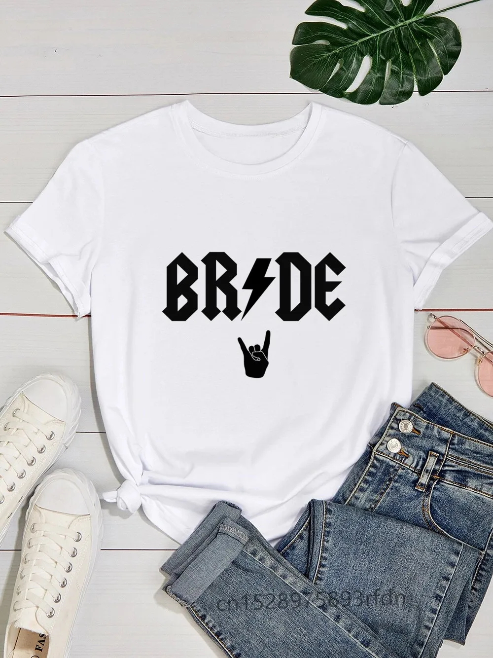 Рисунок 5 - Женская футболка с коротким рукавом