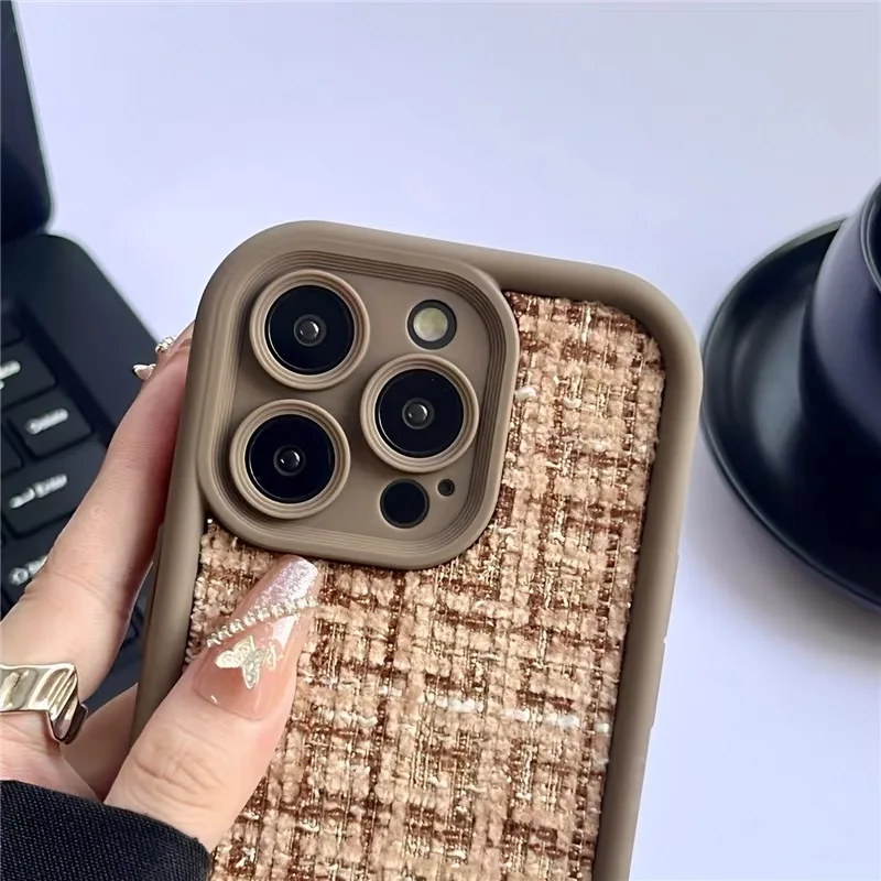 Custodia per telefono con motivo in lana per iPhone 11 12 13 14 15 Pro Max Morbido silicone Calore a mano Plaid antiurto Moda Indietro_voghion.com