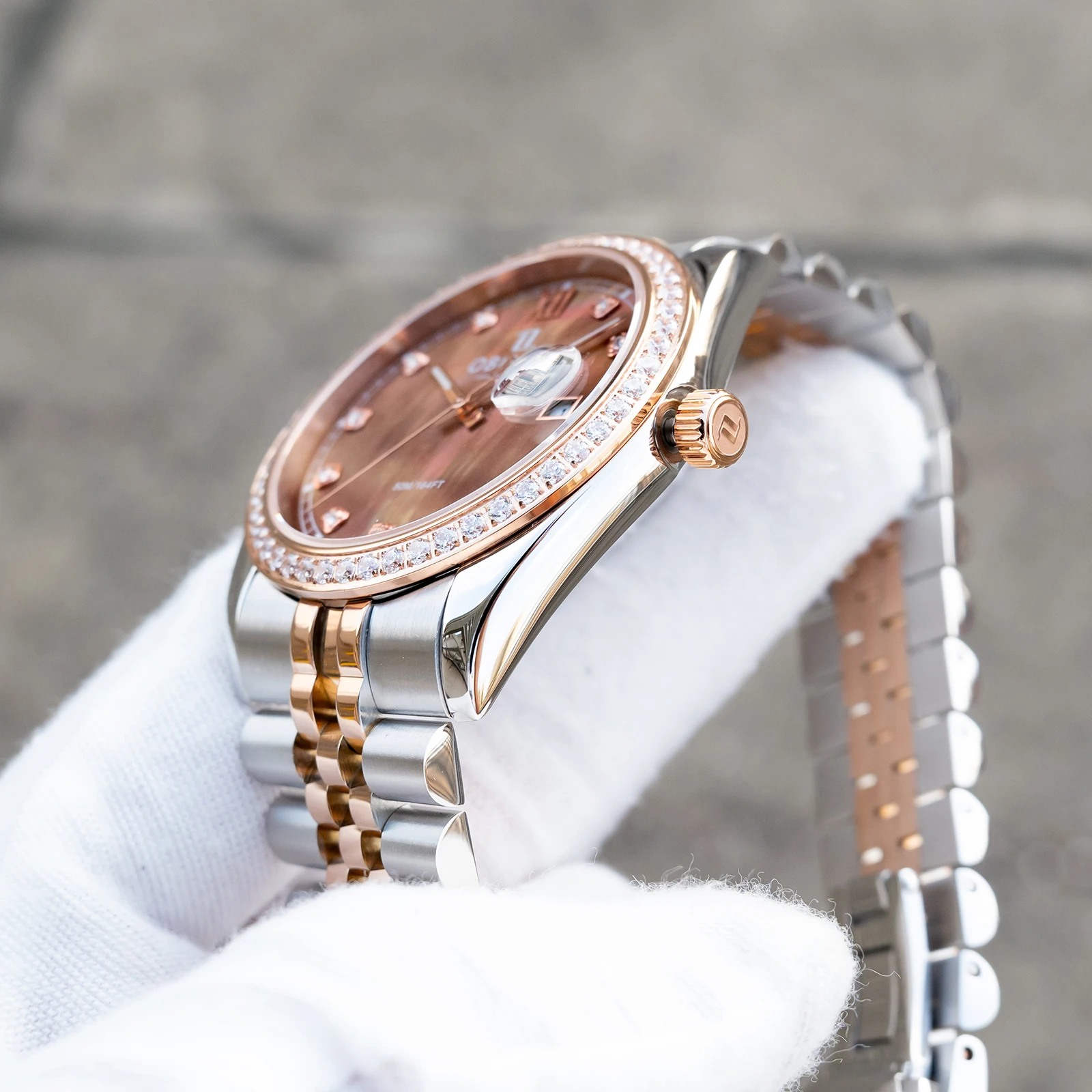 OBLVLO ساعة رجالية أنيقة مرصعة بالألماس بسوار بلون...