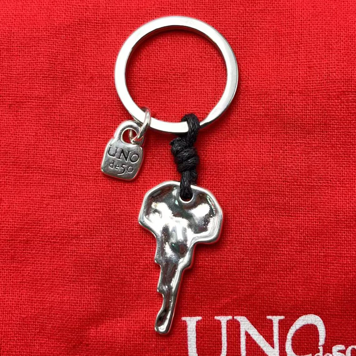 

2023 UNOde50 New European and American Hot Selling Fashion Trend Exquisite Keychain Jewelry Gift Pack