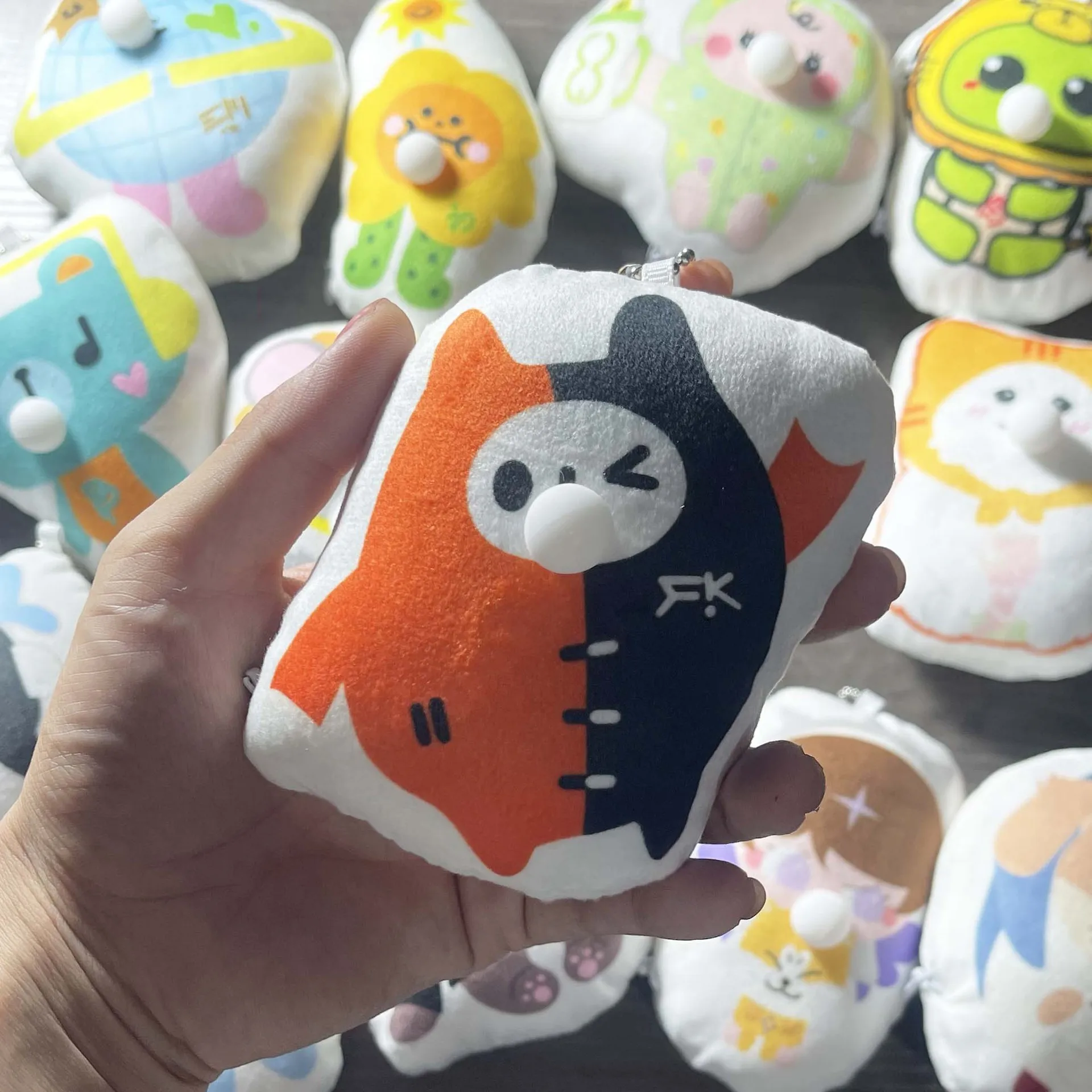 タイ GMMTV CP ソフトぬいぐるみキーホルダー 10 センチメートルきしむ