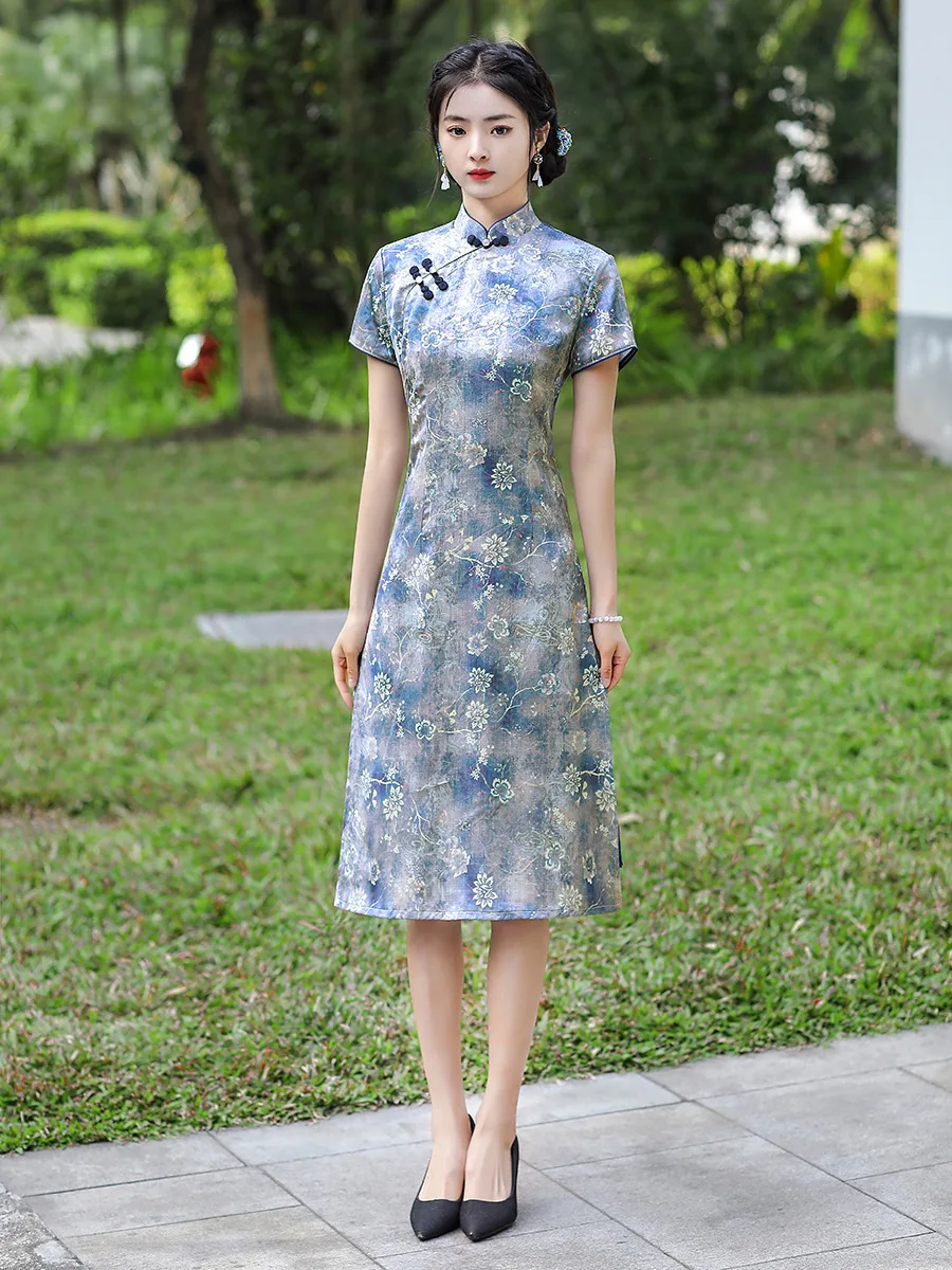 

Elegant Short Sleeves Cotton Linen High Split Aodai Cheongsam Traditional Mandarin Collar Qipao Retro Chinese Women Dress