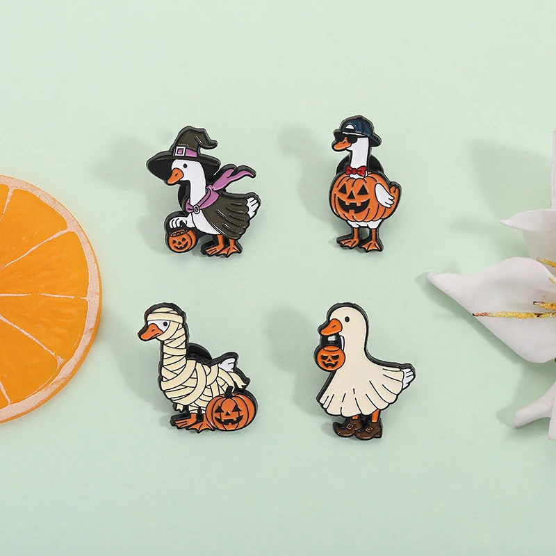 Emaille-Anstecknadel mit Gans-Motiv, niedliche Halloween-Tier-Kürbis-Brosche, Rucksack-Metallabzeichen, hübsches Schmuck- und Taschenzubehör – Detail 7