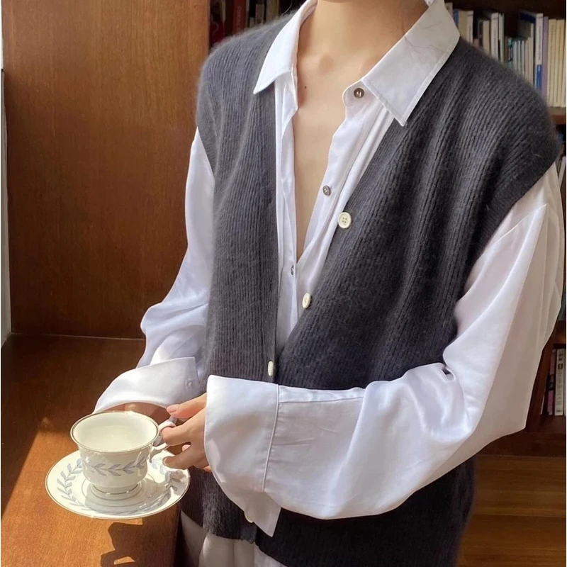 Autumn and Winter New Women's Clothing Lady's Sleeveless Cardigan Vest Fashion V-neck Elegant Single-breasted Knitwear Top