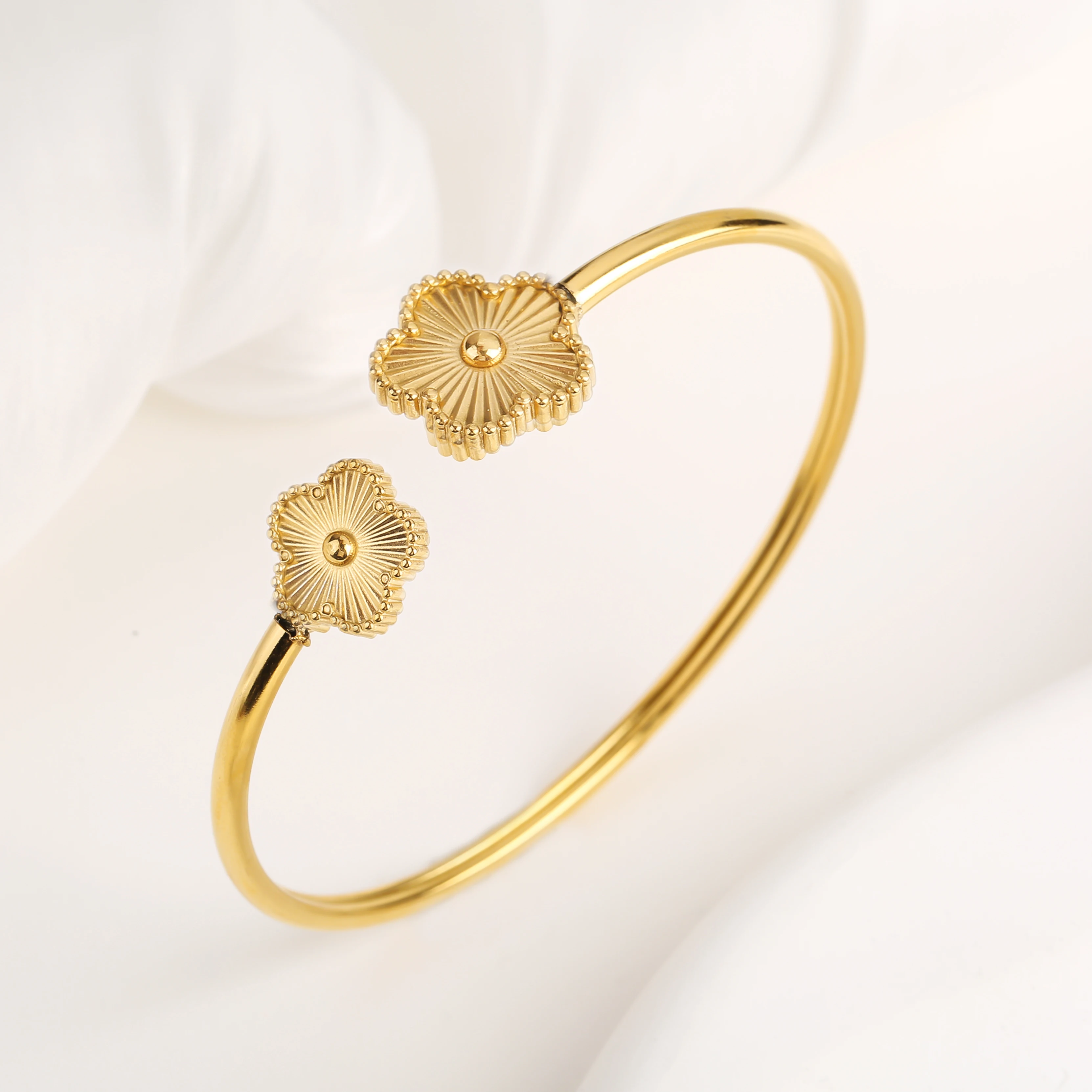 Classic Luxury Stainless Steel Five-Leaf Flower Open Bracelet Simple For Woman Girl New Fashion Party Anniversary Jewelry Clover 2