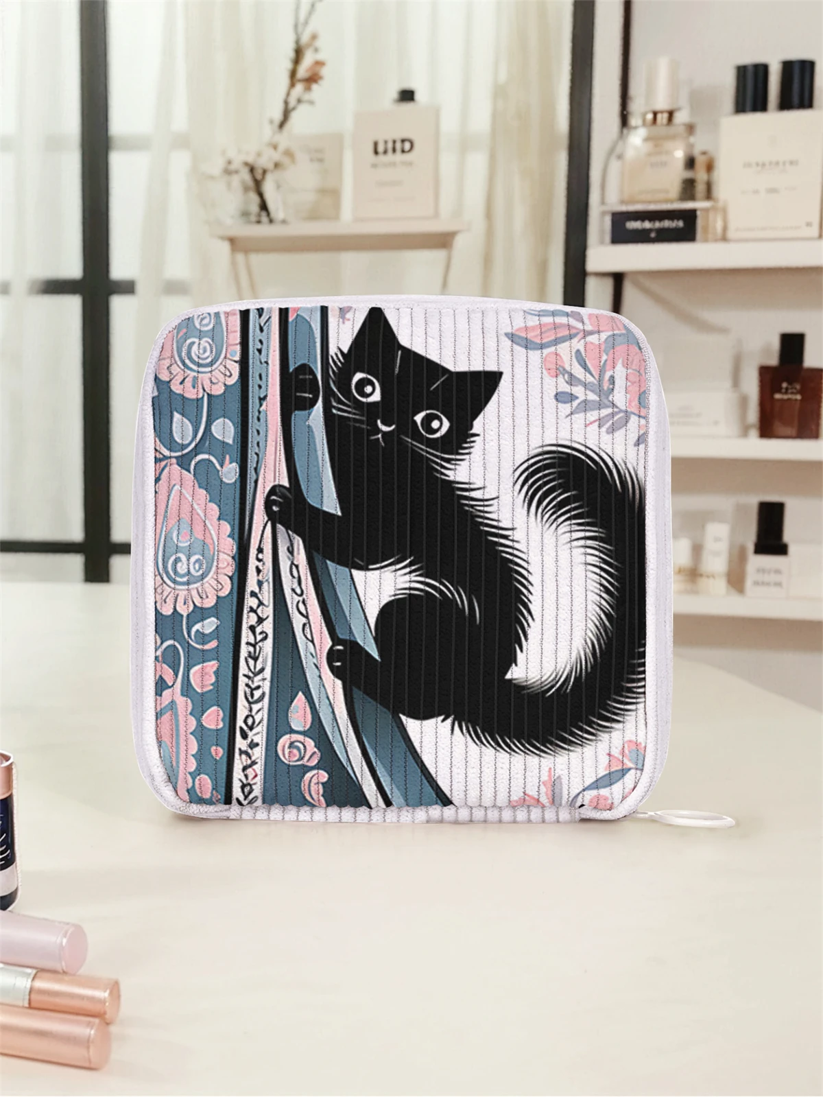Cute cat pattern printed sanitary napkin storage bag, women's lightweight tissue bag, sanitary tissue bag