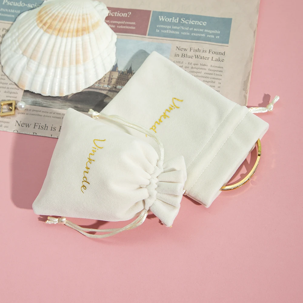 50 Stück beige Samtbeutel mit individuellem Logo, Wildleder-Flanell-Aufbewahrungsbeutel, personalisierter Beutel für Ohrringe, Schlüsselanhänger, Schlüsselring – Detail 4