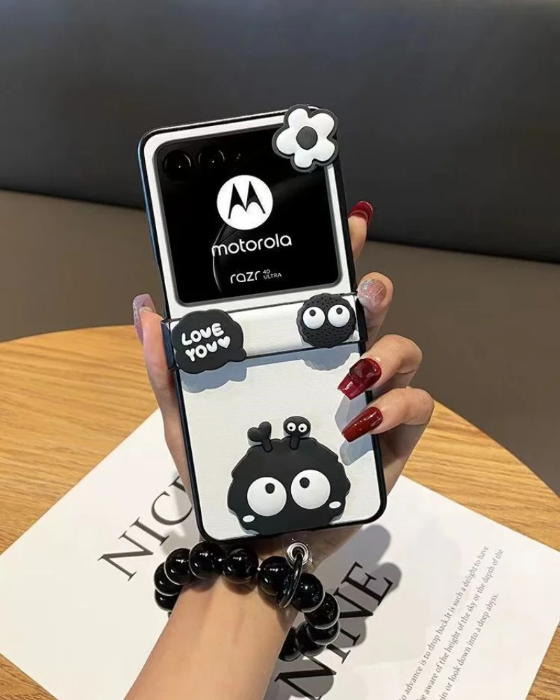 Ovitek za telefon Motorola Razr 40Ultra in moto Razr 50 Ultra 2024 z zapestnico in verižico v korejskem kawaii vzorcu cvetja in premogovih kroglic._voghion.com
