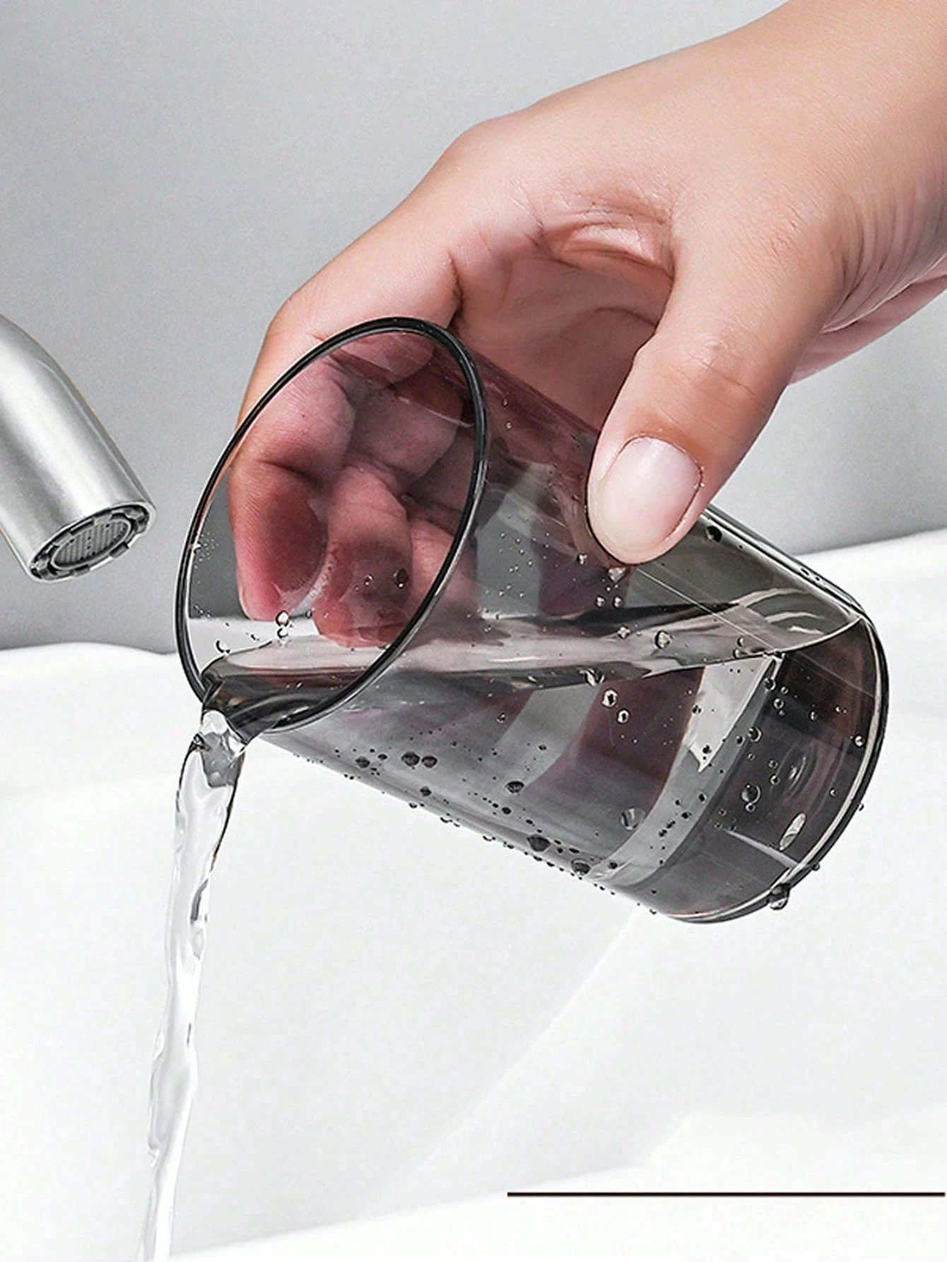 Soporte magnético para cepillos de dientes con vaso de pared_voghion.com