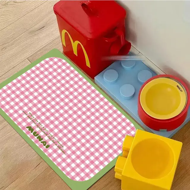 Universal Pet Dining Mat PVC Waterproof Oil Resistant Leak Proof Slip Resistant Spla Proof Floor Mat for s And Dogs 3