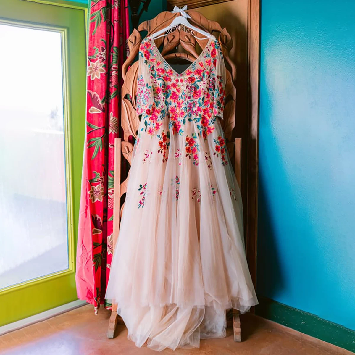 Colorful Embroidery Tulle A Line Wedding Dress Customized Sheer Top V Neck Backless Plus Size Maxi Fairytale Garden Bridal Gown 6