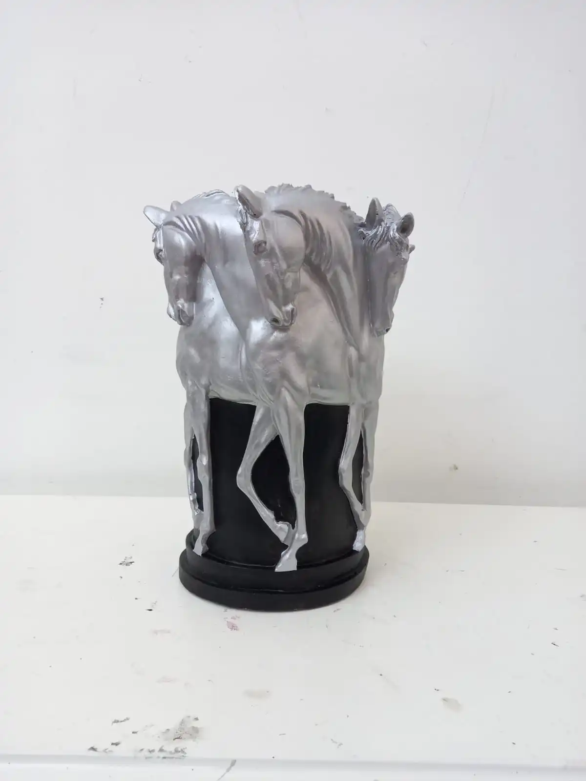 

AROSE HOME DECOR HORSES TYPE VASE HOME OFFICE DECOR SILVER COLOR