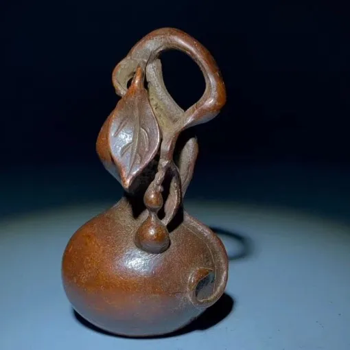

Old copper handmade gourd gong tea ceremony copper tea pet incense inserted desktop ornaments hand piece 5.5cm high.